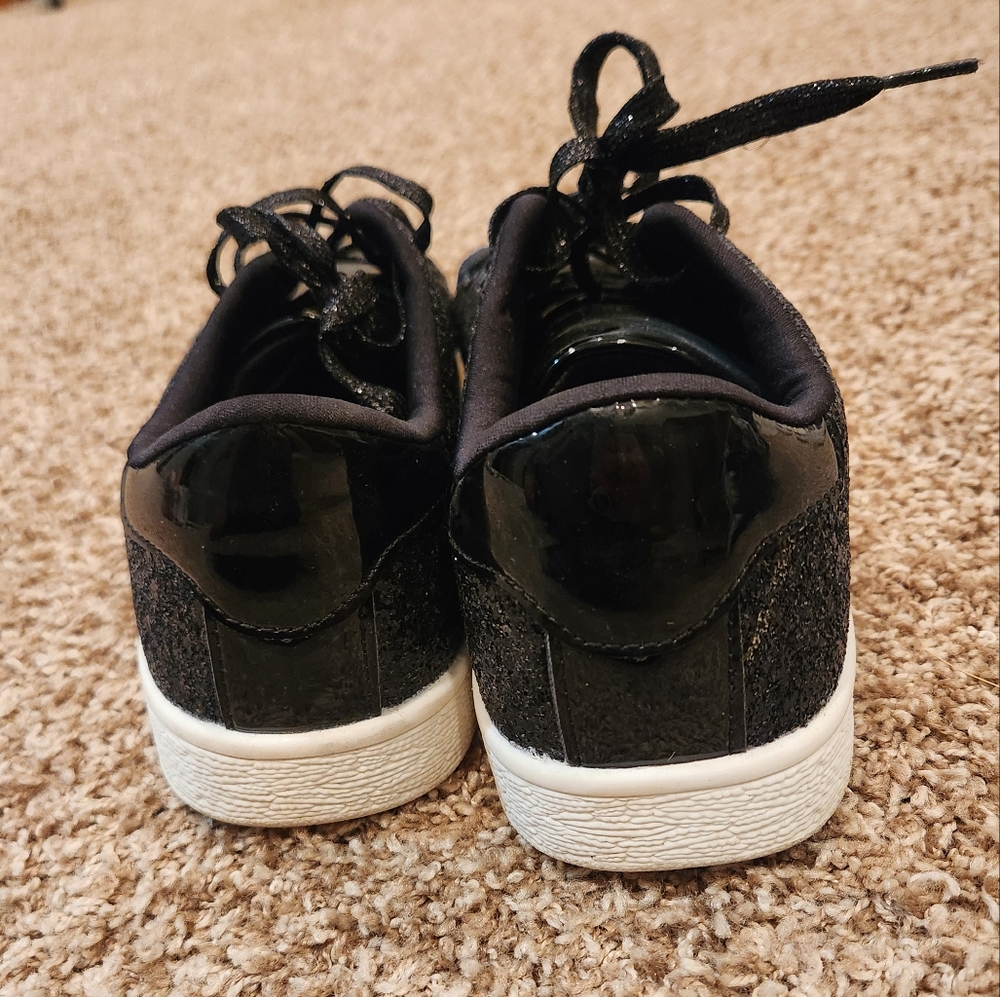 Shoes - Picture 2 of 4